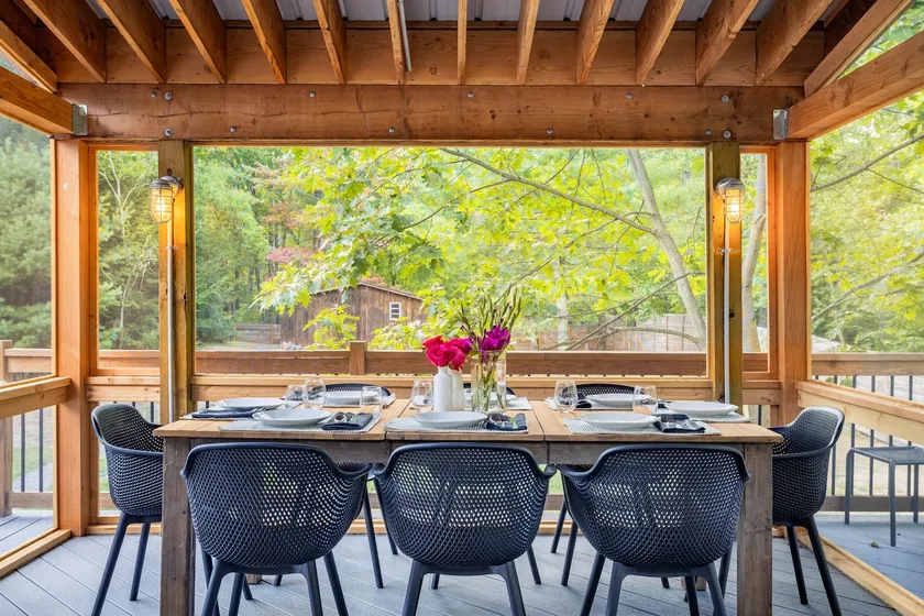 Fantastiskt Saugerties Home med Cabana! HIITS! - Image 1