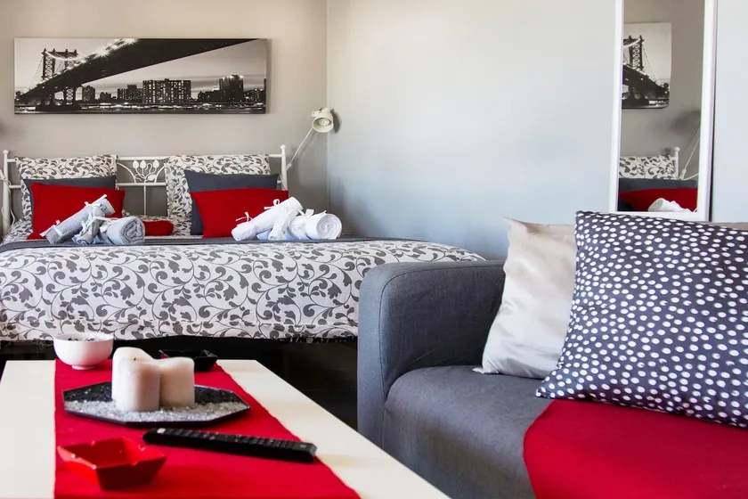 Romeo & Juliet -Modern & Stylish Apartment With City View in Egaleo-Athens - Image 1