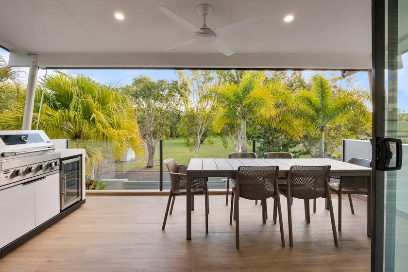 Deluxe Noosa home w pool walk to River and beach - Image 1