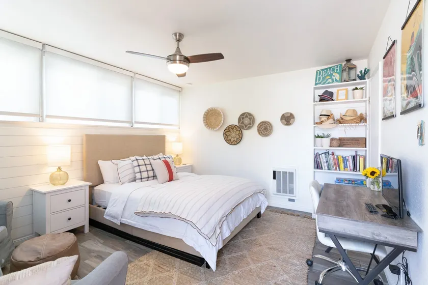 Cozy Long Beach guest house with hot tub - Image 1