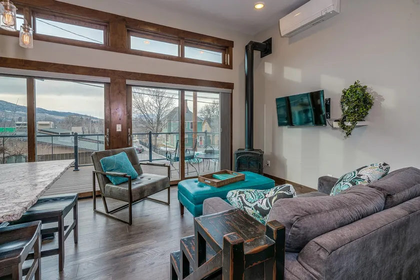 Downtown 1BR/Cook's Kitchen - Balcony - Hot Tub - Image 1
