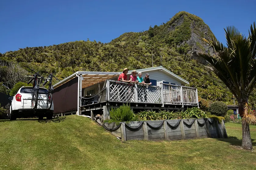Nikauscapes - Hot Tub in Punakaiki village - Image 1