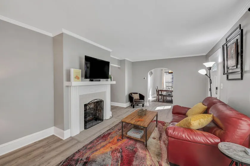 Comfy & Charming Home Near Downtown~King/Queen bed - Image 1