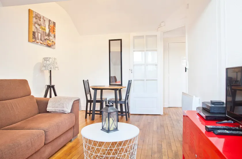 1 bedroom apartment in Nogent sur Marne - Image 1