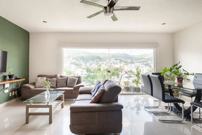 Nice condo in the heart of the city. You'll love it. - Image 1