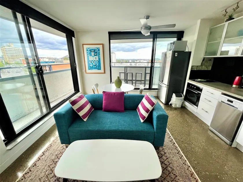 Large Funky City Apartment - Image 1
