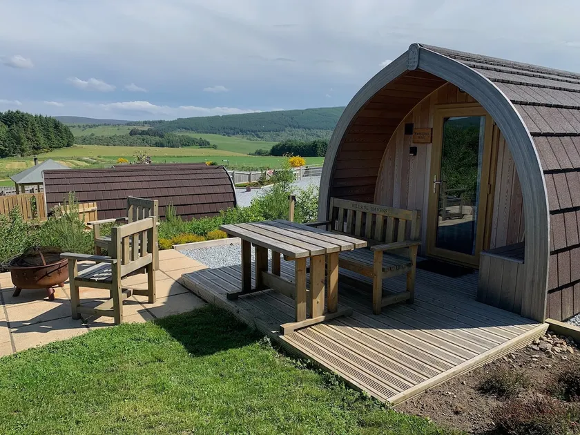 Spacious luxury ensuite glamping pod with view - Image 1