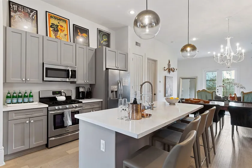 Clio Street Masterpiece- 3BR Ideal location-Professionally designed - Image 1