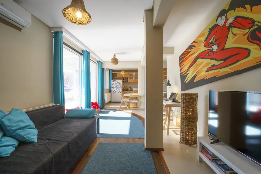Bright and Airy Apartment with A Huge terrace - Image 1