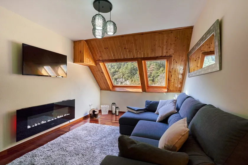 Magnificent Duplex Penthouse with Mountain View - Image 1