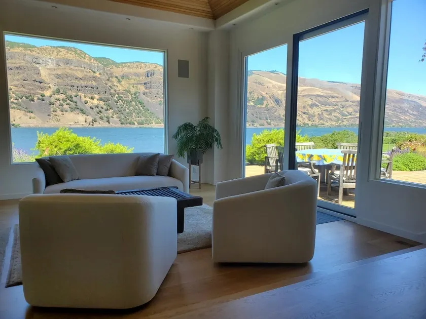 Beautiful Rowena Waterfront Home - Image 1