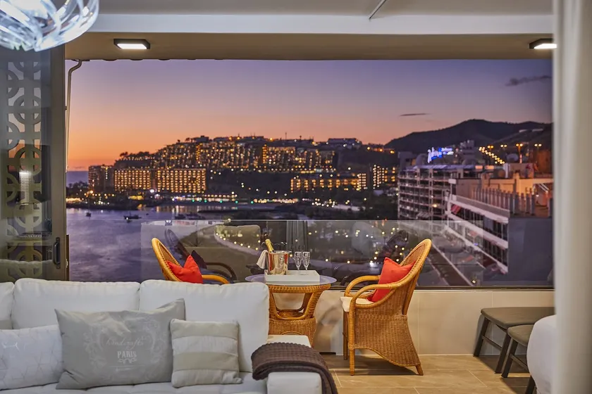 Oceanfront Escape with Elegance & Panoramic Views! - Image 1