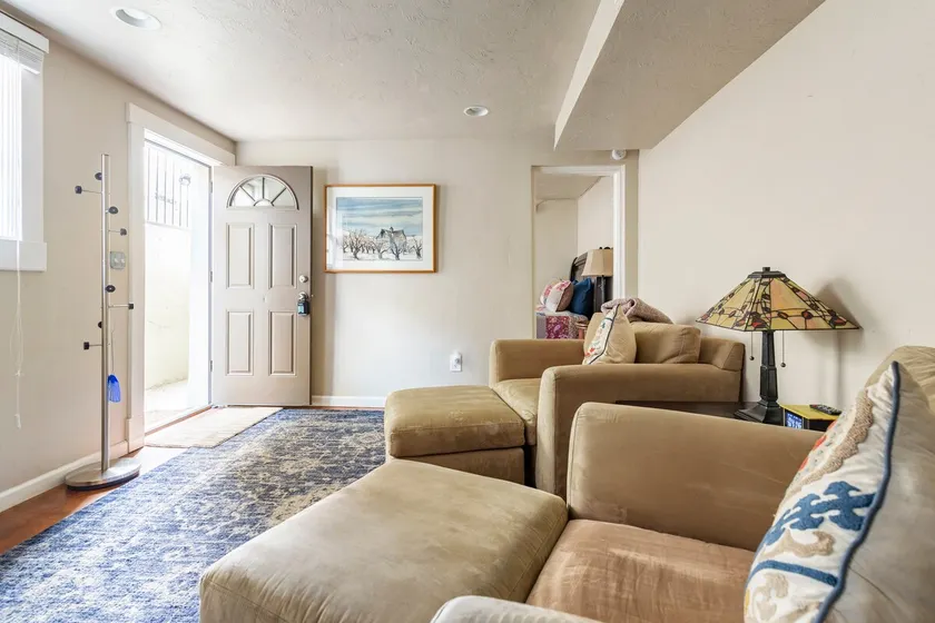North End Private Guest Suite in Historic Home - Image 1