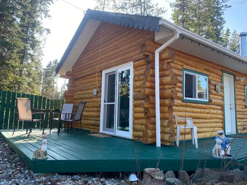 Midnight Sun Cabin - Image 1