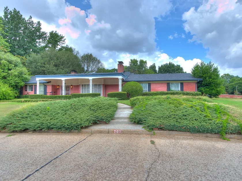 The Sharp House - Close to OU Campus and Park - Image 1
