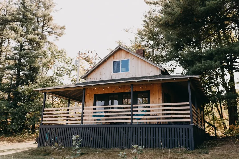 True Maine Artist Cottage with Outdoor Shower - Image 1