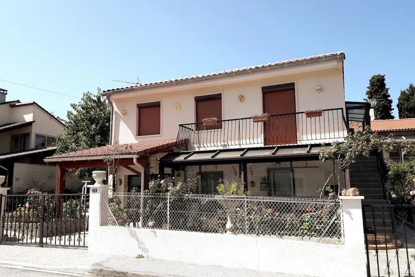 Cozy family home at the foot of the Pyrenees - Image 1