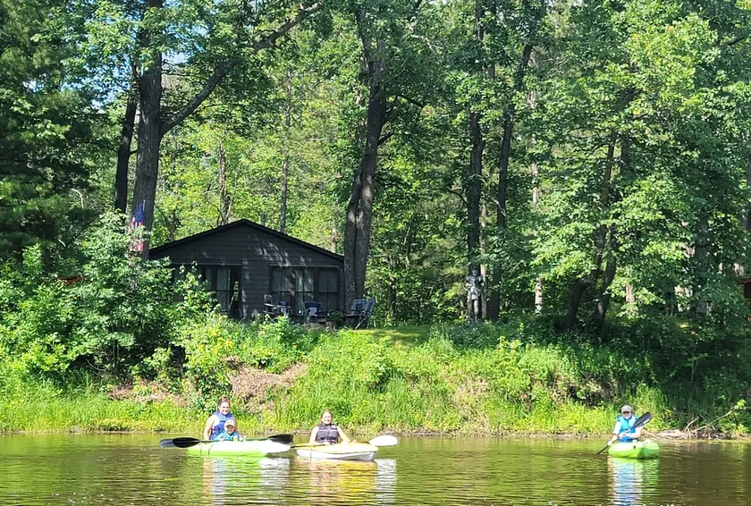 River · Pine City-Riverfront-firepit-kayaks-pets-fireplace - Image 1