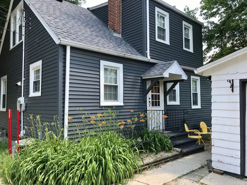 Cottage Charm, 3 BDR- 10 Minutes to Starved Rock! - Image 1