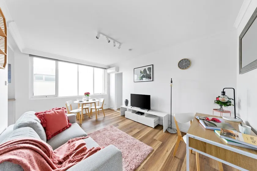 Moderne St Kilda East 1 værelses lejlighed - Gratis parkering - Image 1