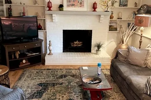 Darling suite in the west-end! 700 sq ft - Image 1