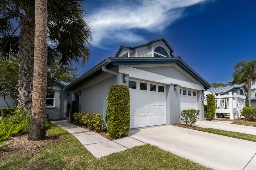 5 minutes to private Siesta Key Beach + 2 heated pools and pickleball courts - Image 1