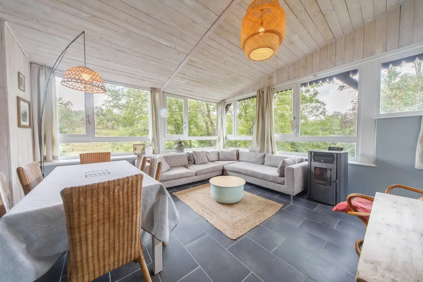 Cozy nest overlooking the river, crazy charm! - Image 1