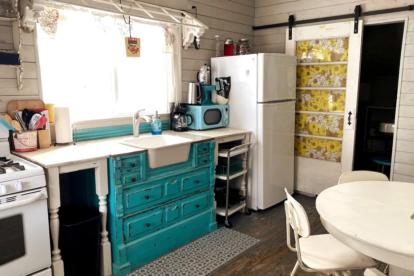 Repurposed Cottage. Close to lakes, Dog friendly. - Image 1