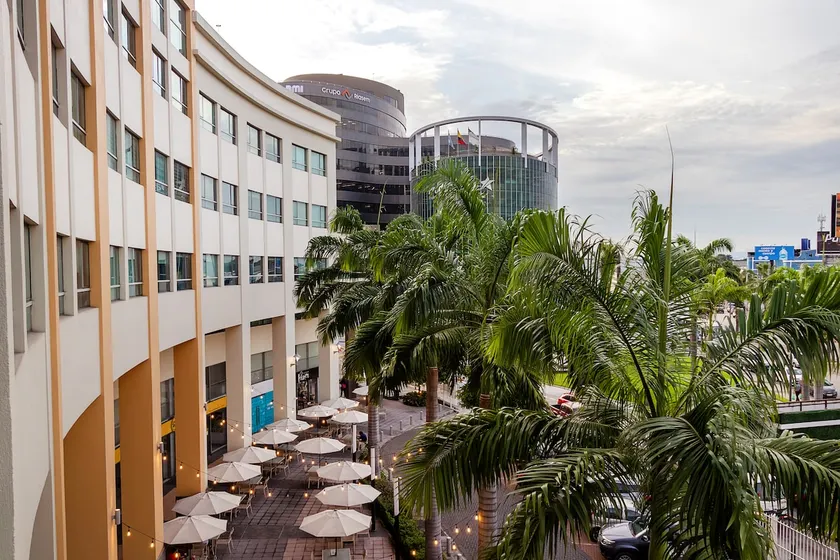 Luxury suite with pool next to the Spanish Consulate - Image 1