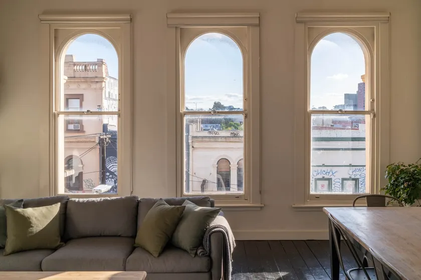 Spacious Modern Apartment in the Heart of Fitzroy - Image 1