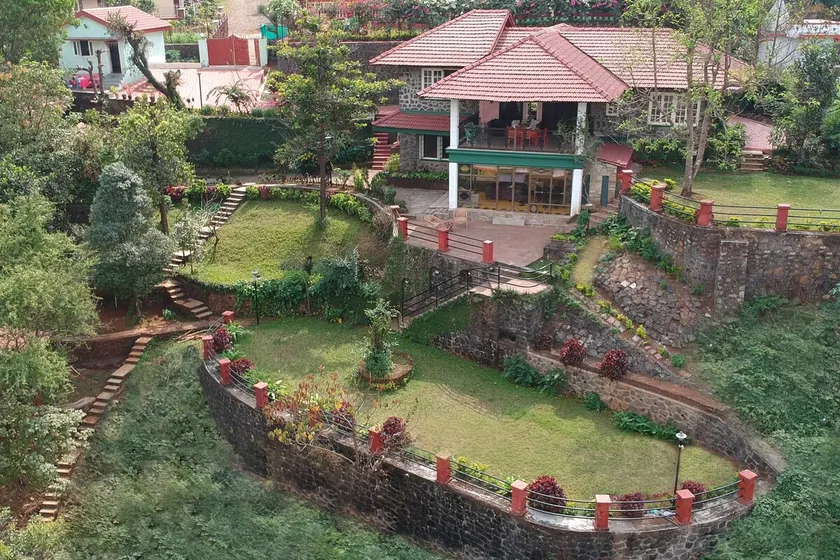 3BR La Petite Maison w/mountain view | Lonavala - Image 1