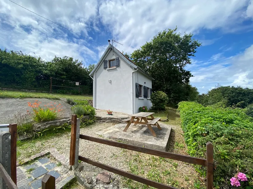 Cottage with enclosed garden 400 m from the beach - Image 1
