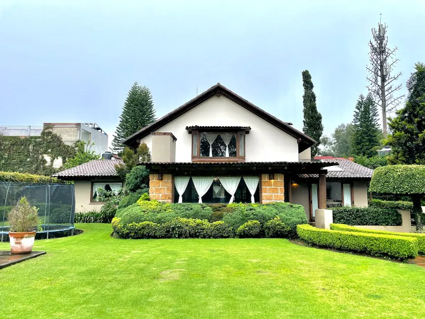 Villa La Favorita, Avandaro, Valle de Bravo. - Image 1