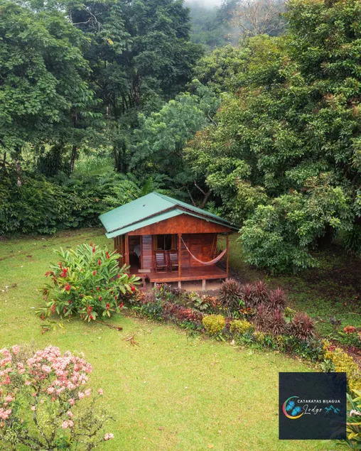 Cataratas Bijagua Lodge, incluye tour autoguiado Bijagua Waterfalls Hike - Image 1