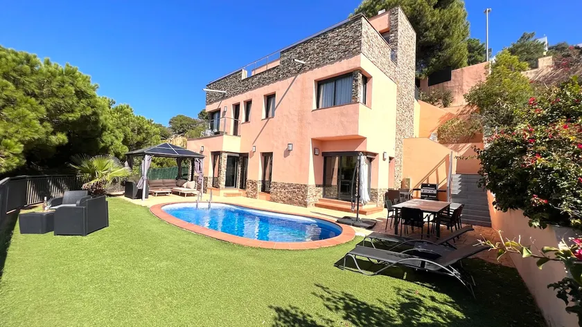 Moderne luksusvilla med forbløffende havudsigt tæt på stranden, privat pool - Image 1
