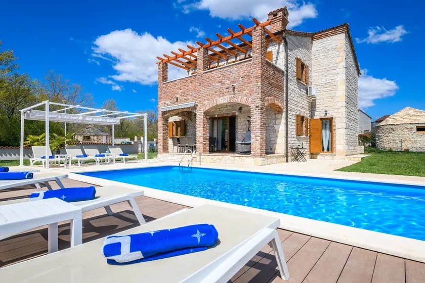 Paradis Villa Stone Queen with Heated Pool - Image 1
