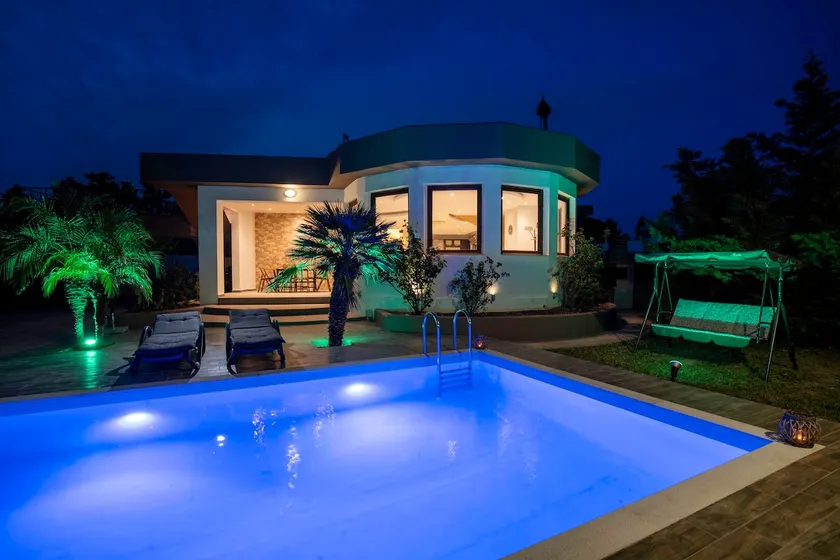 Maia Luxury Pool Villa - Image 1