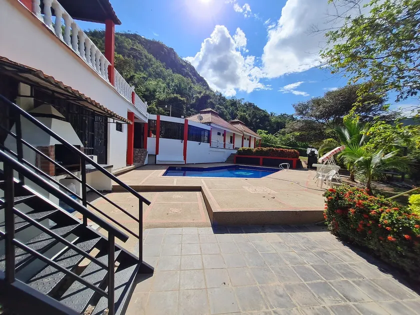 Villa Lujan, a beautiful property in Carmen Apicala - Image 1