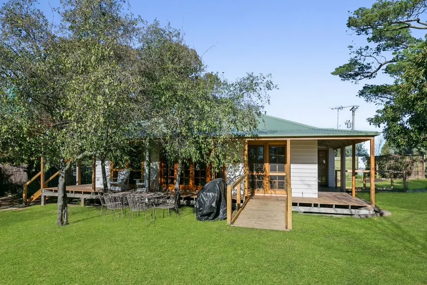 Lawn Cottage - Image 1