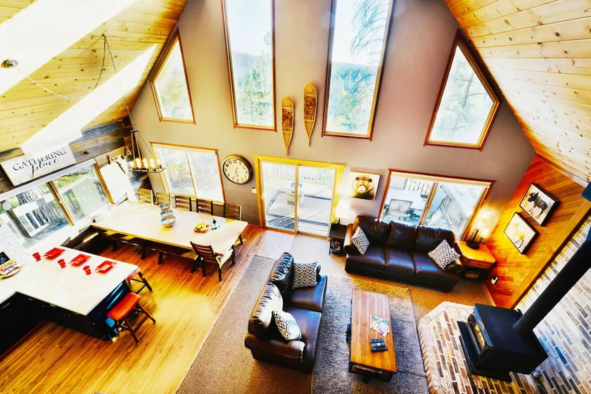 Free Nt. Sleeps16. Hot Tub. Pool Tbl. Walk2BLS. - Image 1