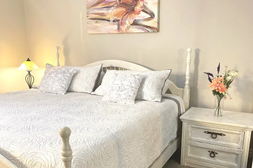 ⭐️Stylish⭐️Roomy⭐️Close To Amenities⭐️Fully Private ⭐️ - Image 1