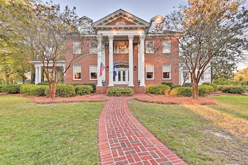 Gorgeous, Southern Home in Beautiful Cheraw - Image 1