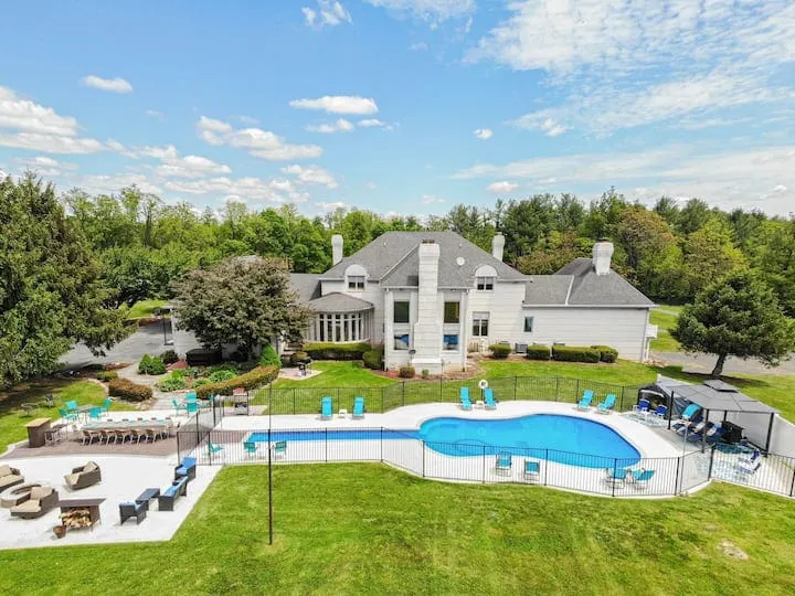 Amazing Guitar Pool 11200sf Private Oasis hot tub - Image 1