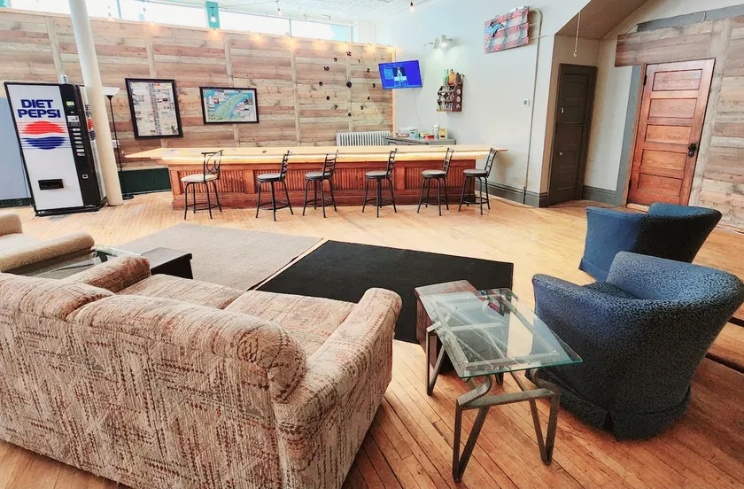 2BR SXS Trail Access,Near MTU, Keweenaw, Houghton, walk to Dining Bars - Image 1