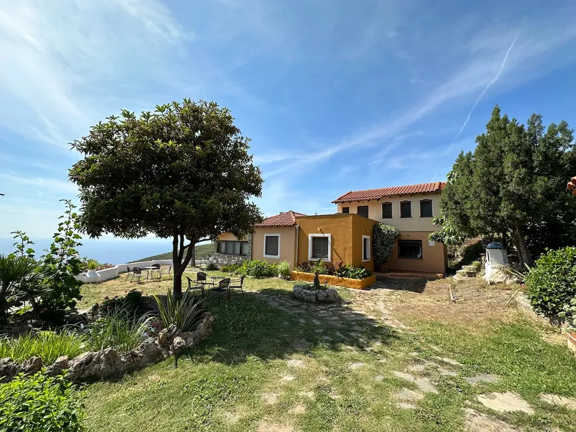 Varias Art House - Image 1