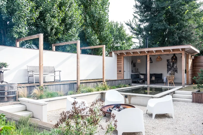 Spacious house, veranda, large garden, nature and water - Image 1