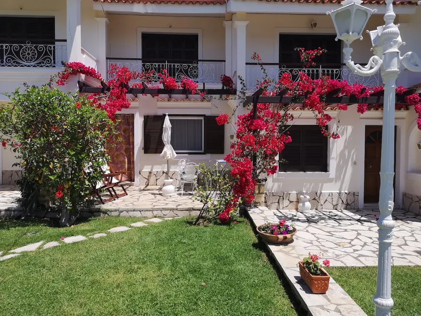 Spacious Serene Garden 1BD Apt @ beach villa Corfu - Image 1