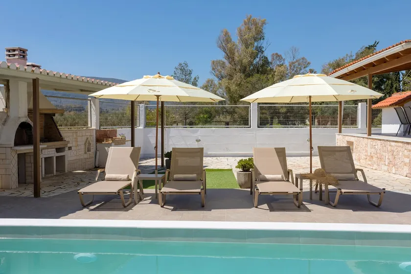 Ilenia's 3 Bedroom House With Private Pool - Image 1
