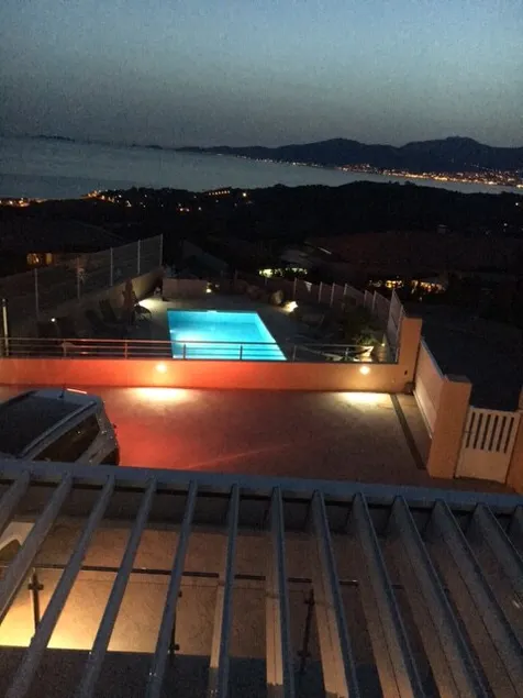 SCHÖNE NEUE WOHNUNG MIT HERRLICHEM BLICK AUF AJACCIO BAY UND POOL - Image 1