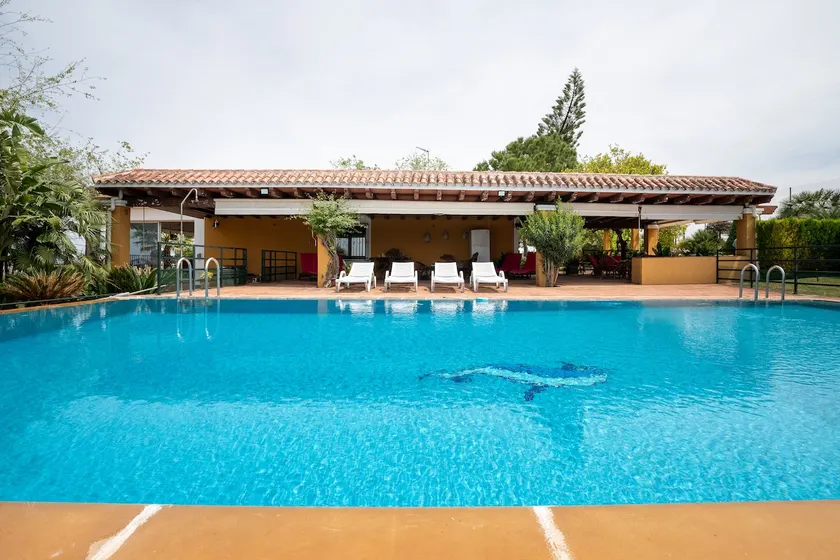Country house with pool next to Seville - Image 1